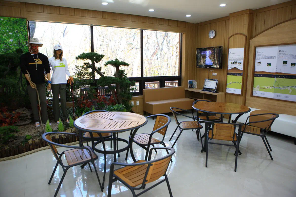 A trail information center along the Bukhansan Dulle-gil, the ring trail around the mountain's base.