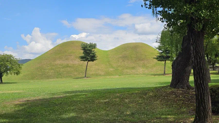 Tomb mounds and walking paths inside Daereungwon