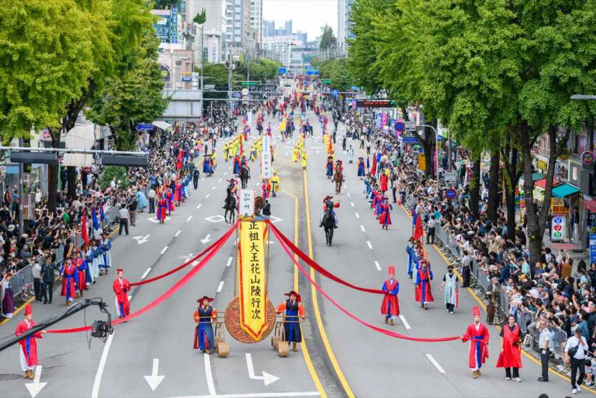 King Jeongjo's Royal Parade in Seoul & Suwon