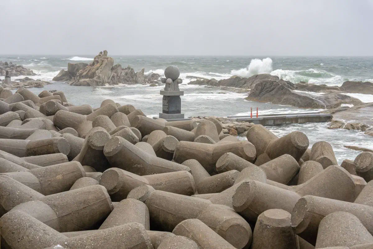 Sodol Adeulbawi Park's breakwater and rock formations, where The Glory filmed its final-episode beach scene