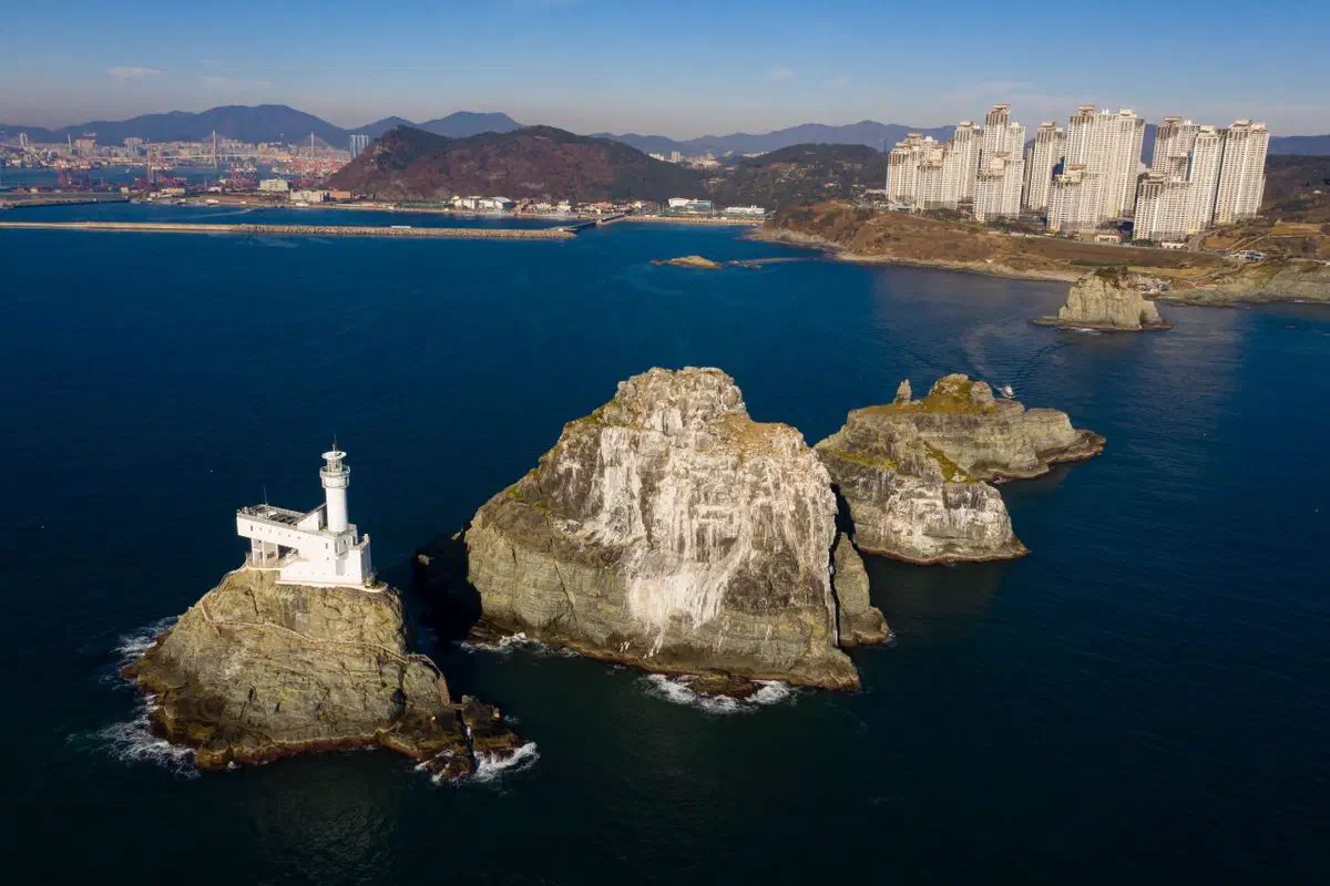 Oryukdo's rock islets off Busan, where the Namparang and Haeparang trails both begin